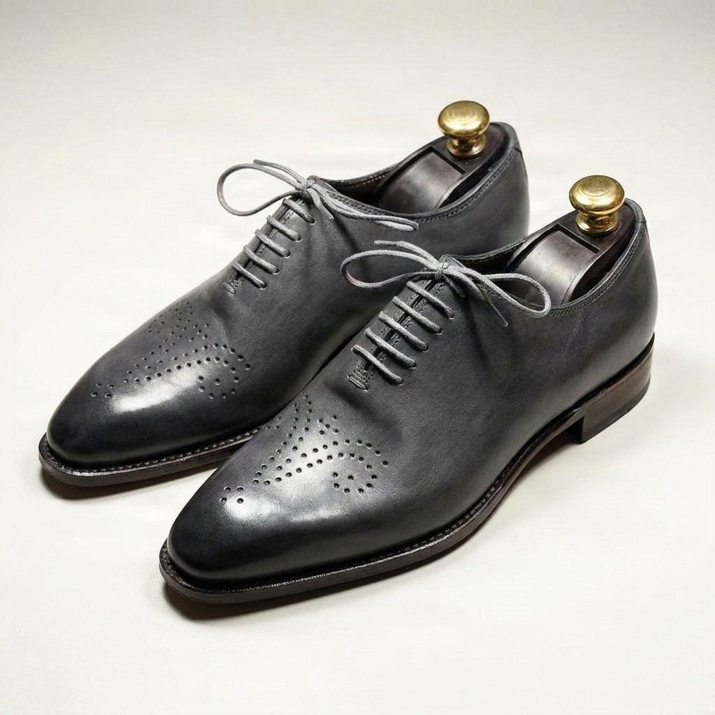 Men's grey leather brogues medallion