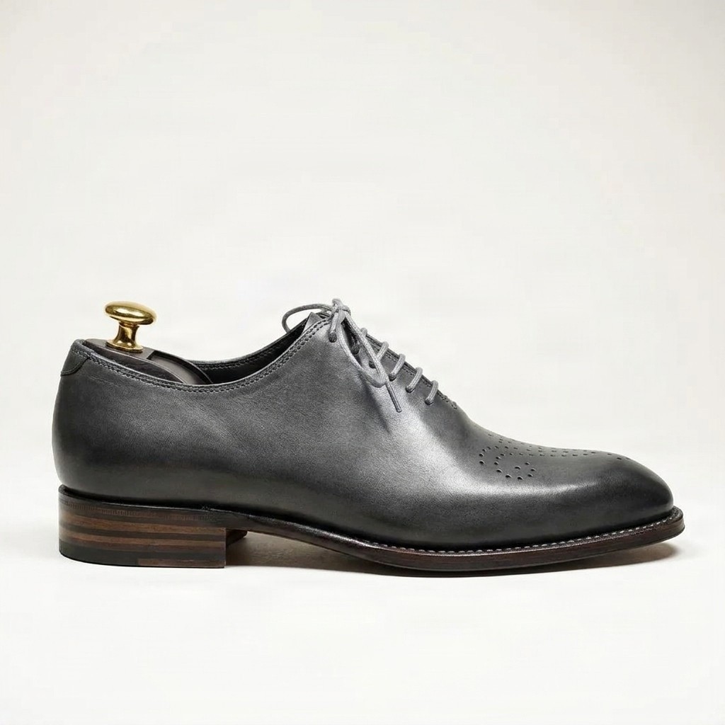 Grey leather brogues medallion for men