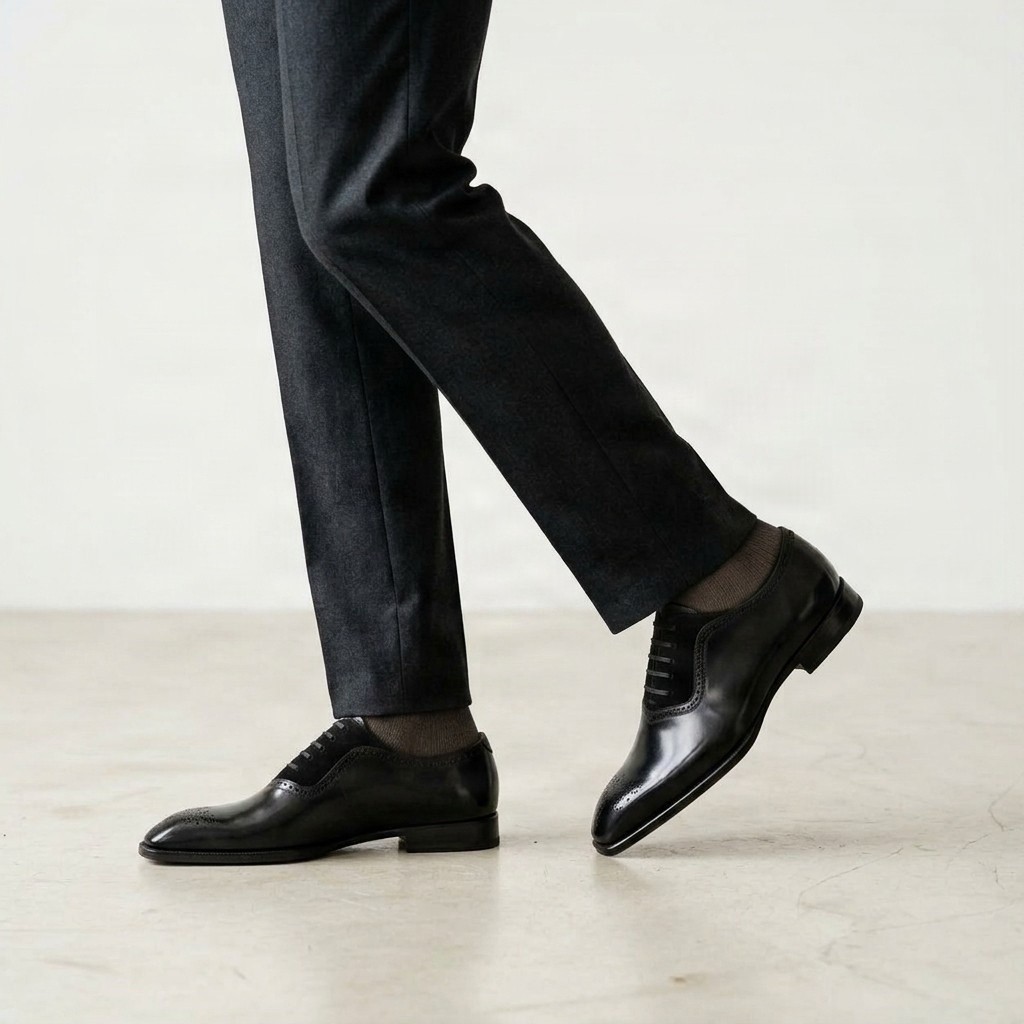 Men's suede wingtip brogues in black