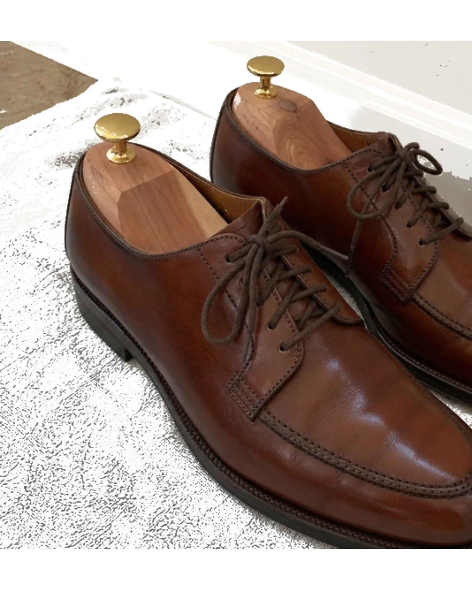 Essential tips for cleaning leather shoes